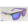 Image 1 : PAIR OF NEW RETRO STYLE SPY SUNGLASSES