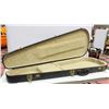 Image 1 : HARD SHELL GUITAR CASE