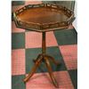 Image 1 : VINTAGE PIE CRUST PEDESTAL TABLE H-28.5" D-20"