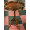 VINTAGE PIE CRUST PEDESTAL TABLE H-28.5" D-20"