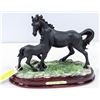 Image 1 : HORSE AND FOAL STATUE ON BASE 9" X 7.5"