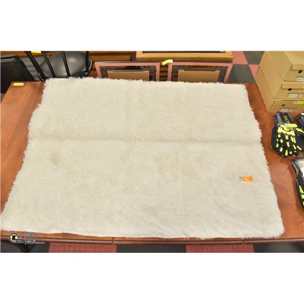 NEW UNPACKED 6 X 4 FOOT WHITE SHAG AREA RUG WITH