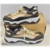 Image 1 : NEW PAIR OF SIZE 41 BLACK AND BEIGE HEELYS