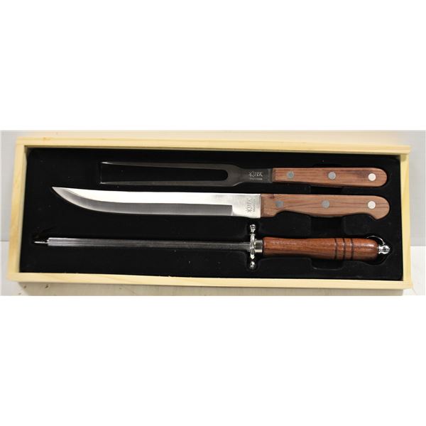 NEW 3 PIECE STAINLESS STEEL CARVING SET IN BOX