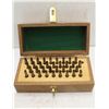 Image 1 : 5/64 METAL STAMPS IN WOOD CASE