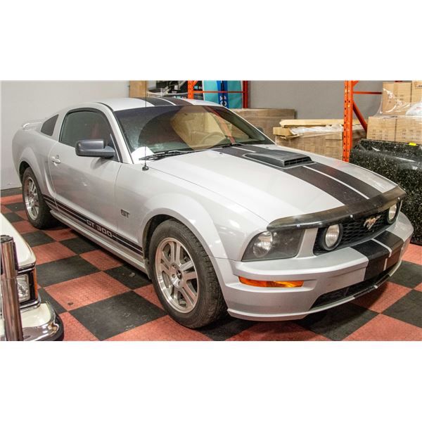 2005 FORD G.T.300 MUSTANG 2 DOOR