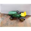 Image 1 : *John Deere Ride On Pedal Tractor-plastic