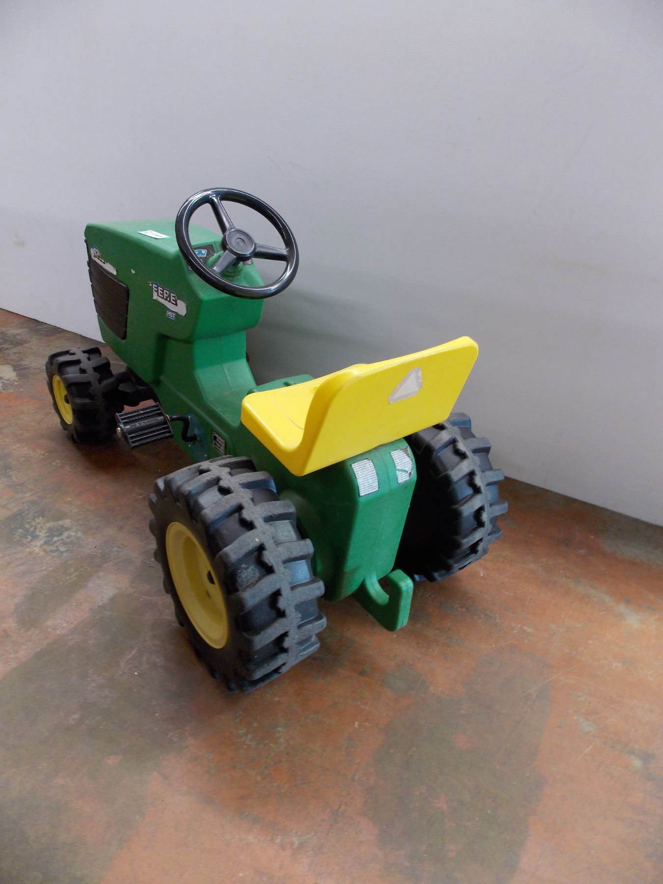 *John Deere Ride On Pedal Tractorplastic