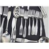 Image 20 : Henkles Carver and Community Flatware Cat A