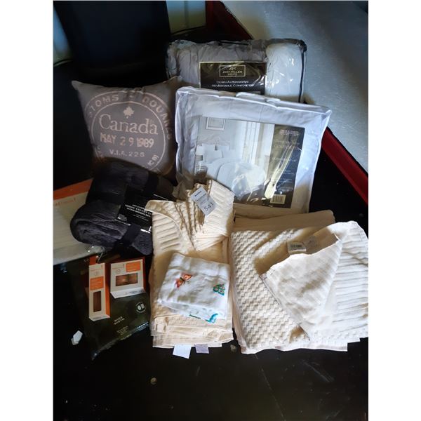 Linens New Queen Size Down Comfortors  Cat B