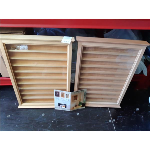 2 Display Cases Ca tB