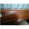 Image 1 : Queensize Oak Headboard Cat C
