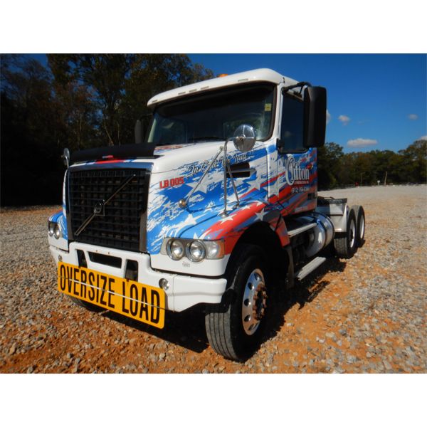 2014 VOLVO VHD Day Cab Truck