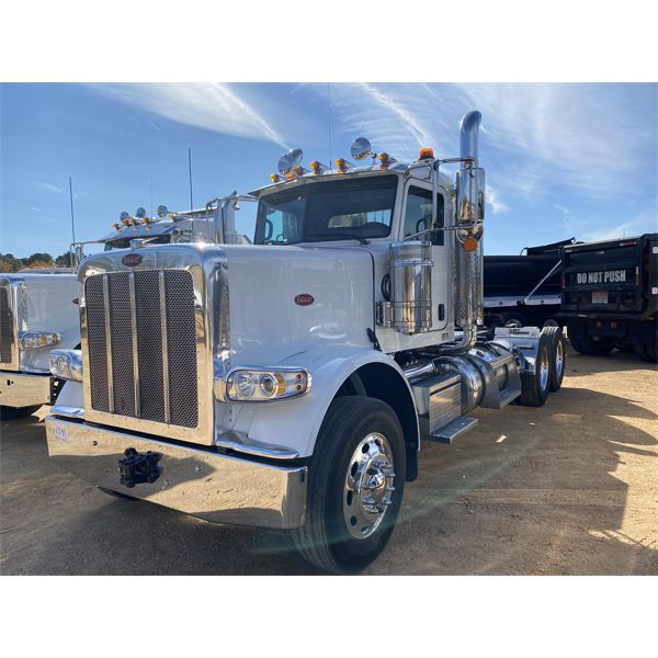 2022 PETERBILT 389 Day Cab Truck