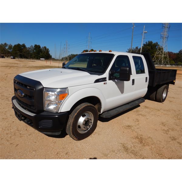 2015 FORD F350 XL Flatbed Truck