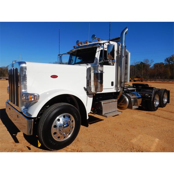 2022 PETERBILT 389 Day Cab Truck