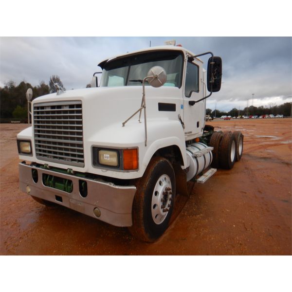 2008 MACK CHU613 Day Cab Truck