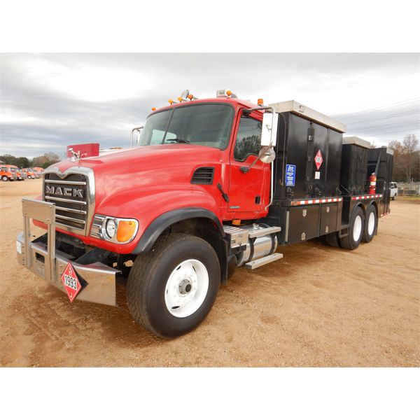 2005 MACK CV713 Fuel / Lube Truck