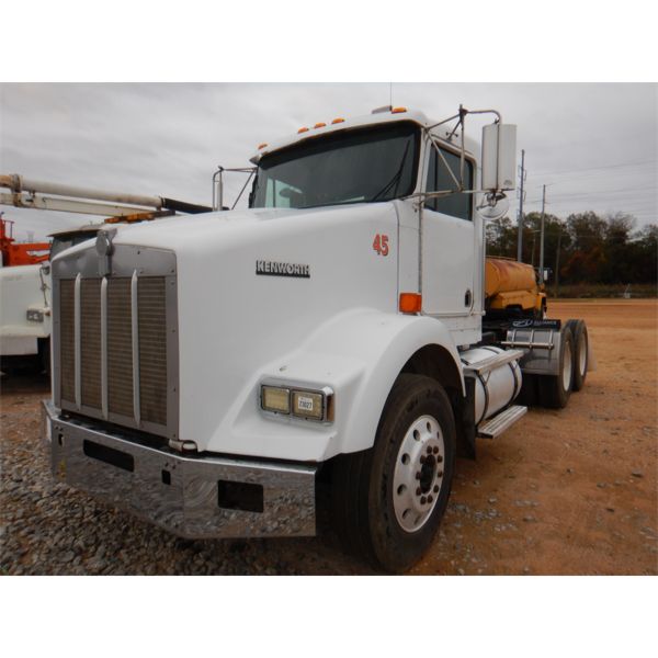 1998 KENWORTH T800 Day Cab Truck