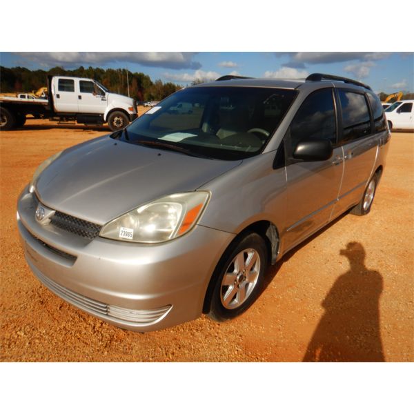 2005 TOYOTA SIENNA CE Passenger Van