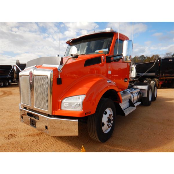 2019 KENWORTH T880 Day Cab Truck