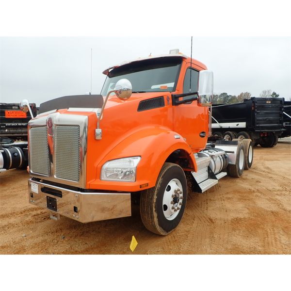 2019 KENWORTH T880 Day Cab Truck