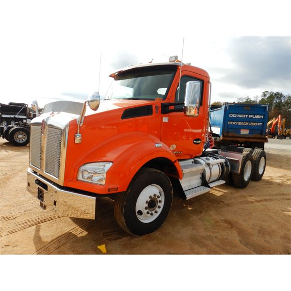 2019 KENWORTH T880 Day Cab Truck
