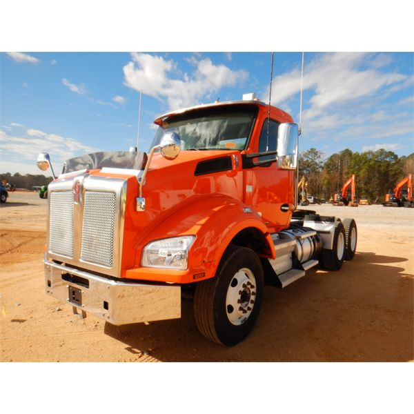 2019 KENWORTH T880 Day Cab Truck