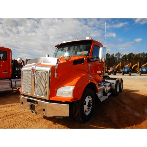 2019 KENWORTH T880 Day Cab Truck