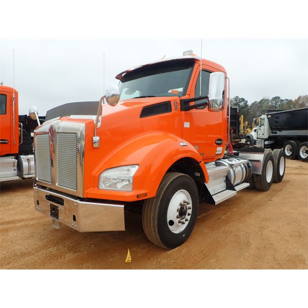 2019 KENWORTH T880 Day Cab Truck