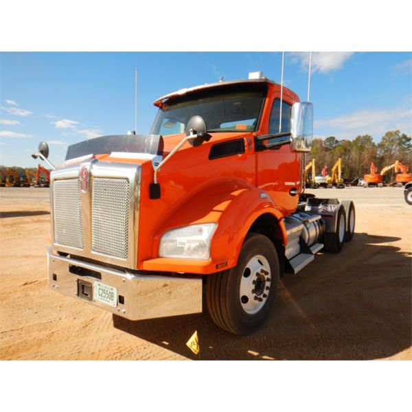 2019 KENWORTH T880 Day Cab Truck