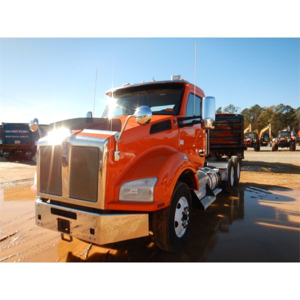 2019 KENWORTH T880 Day Cab Truck