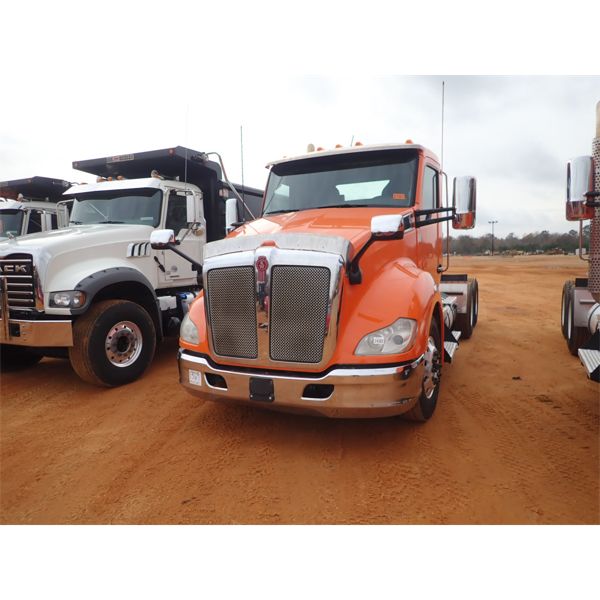 2018 KENWORTH T680 Day Cab Truck