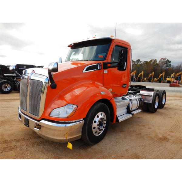 2018 KENWORTH T680 Day Cab Truck