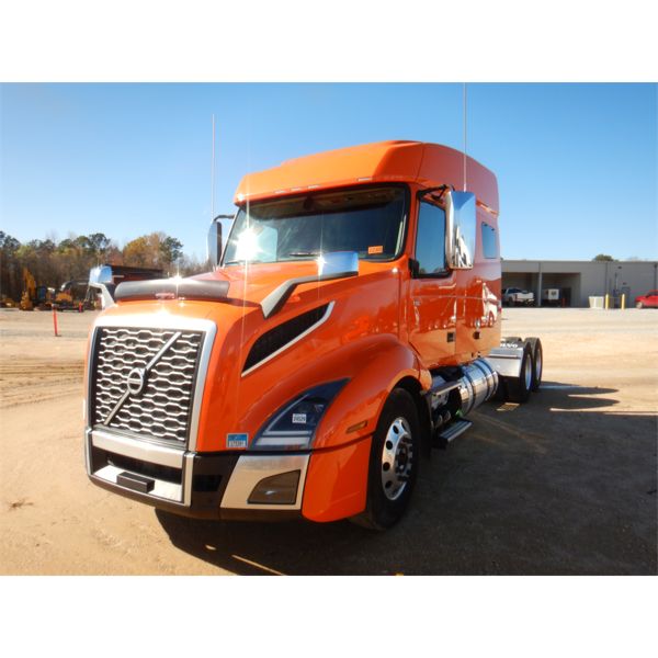 2019 VOLVO VNL Sleeper Truck