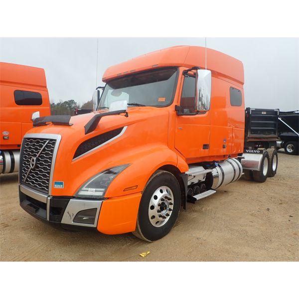 2019 VOLVO VNL Sleeper Truck