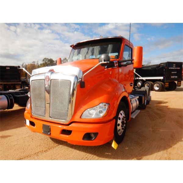2019 KENWORTH T680 Day Cab Truck