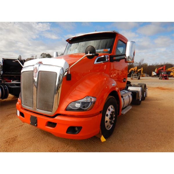 2019 KENWORTH T680 Day Cab Truck