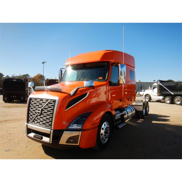 2019 VOLVO VNL Sleeper Truck