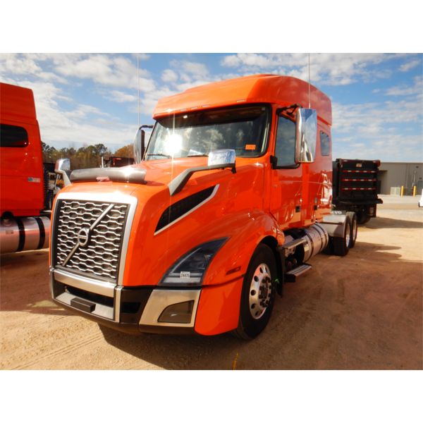2019 VOLVO VNL Sleeper Truck