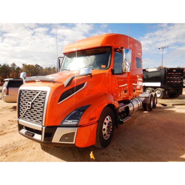2019 VOLVO VNL Sleeper Truck