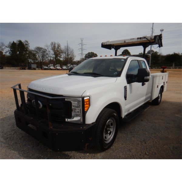 2017 FORD F350 XL Highway Service Truck