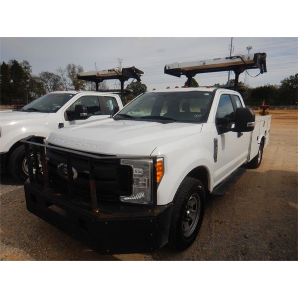 2017 FORD F350 XL Highway Service Truck