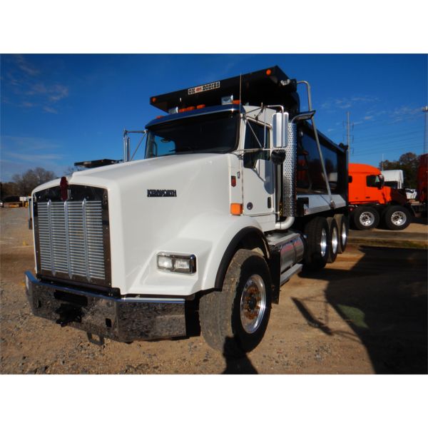 2020 KENWORTH T800 Dump Truck