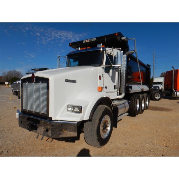 2020 KENWORTH T800 Dump Truck