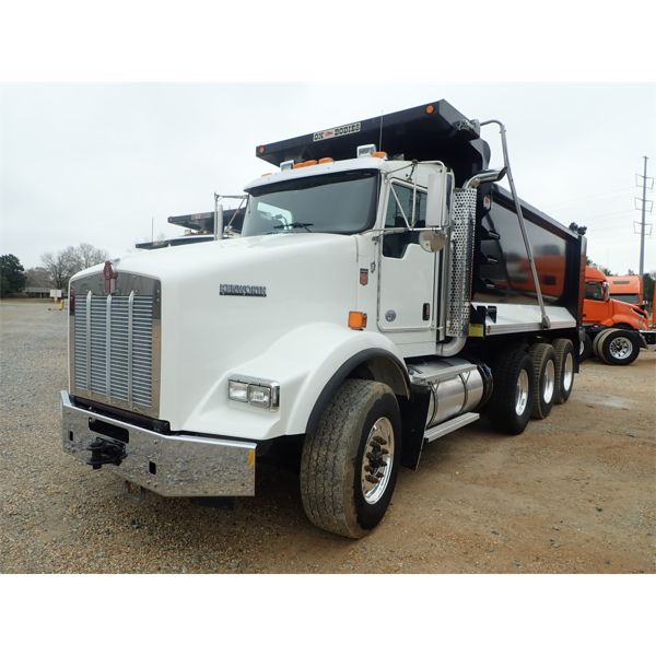 2020 KENWORTH T800 Dump Truck