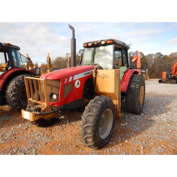2009 MASSEY FERGUSON 5465 Farm Tractor