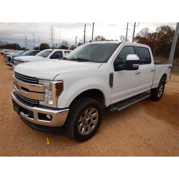 2019 FORD F250 LARIAT FX4 Pickup Truck
