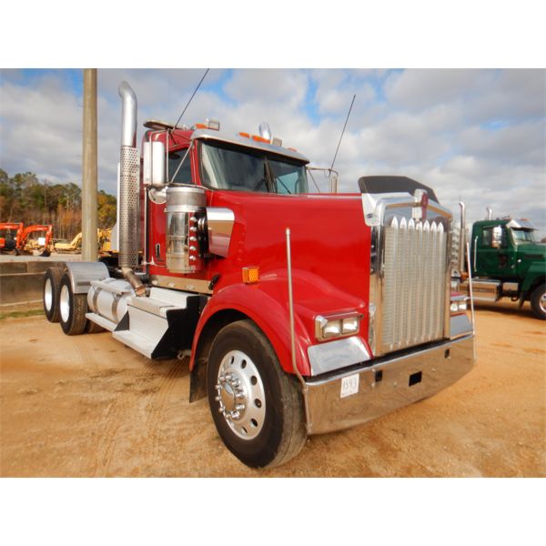 2019 KENWORTH W900 Day Cab Truck