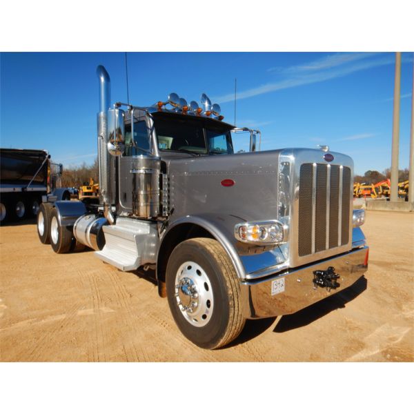 2022 PETERBILT 389 Day Cab Truck